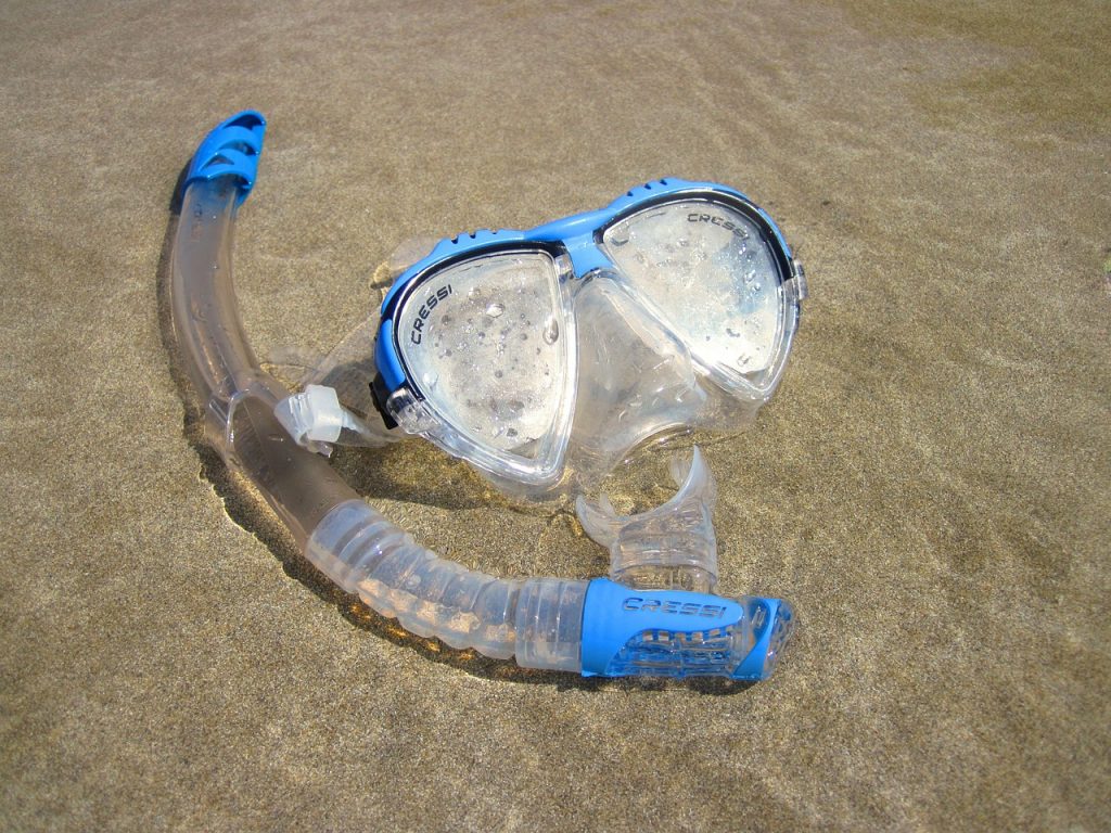 snorkel mask and tube